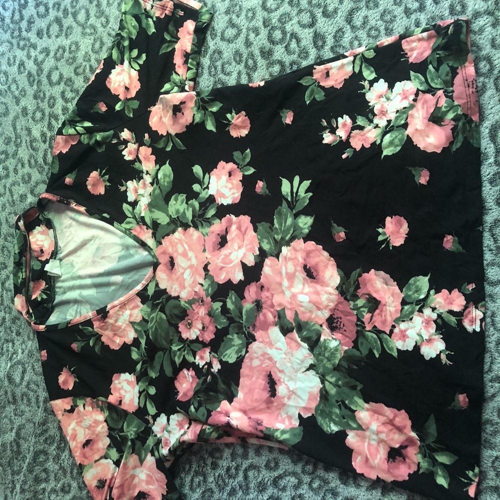 2 t shirts floral with choker detail & distressed